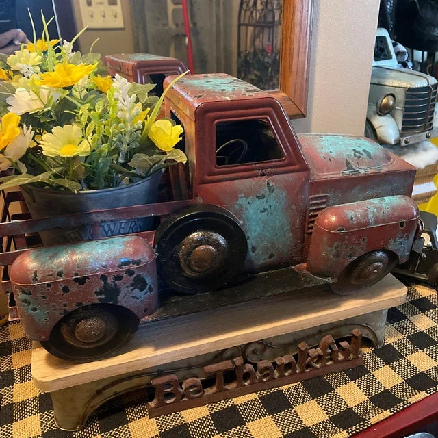 Rustikaler Pflanzer im LKW-Design für Garten und Dekoration 3