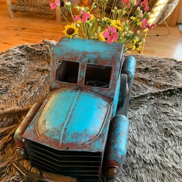 Rustikaler Pflanzer im LKW-Design für Garten und Dekoration 4