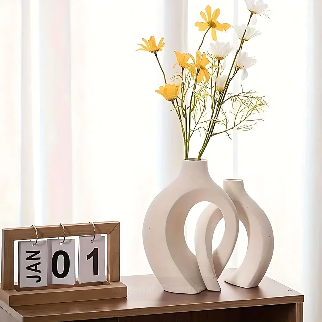 Set von modernen Vasen mit abstraktem Design aus Keramik 4
