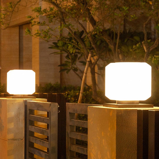 Solarbetriebene Außenlampe für Garten im modernen Design 2