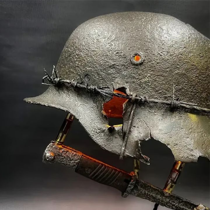 Tischlampe im Vintage-Stil mit Helm-Design 3