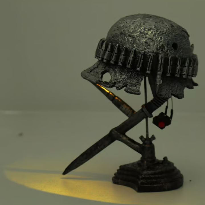 Tischlampe im Vintage-Stil mit Helm-Design 7