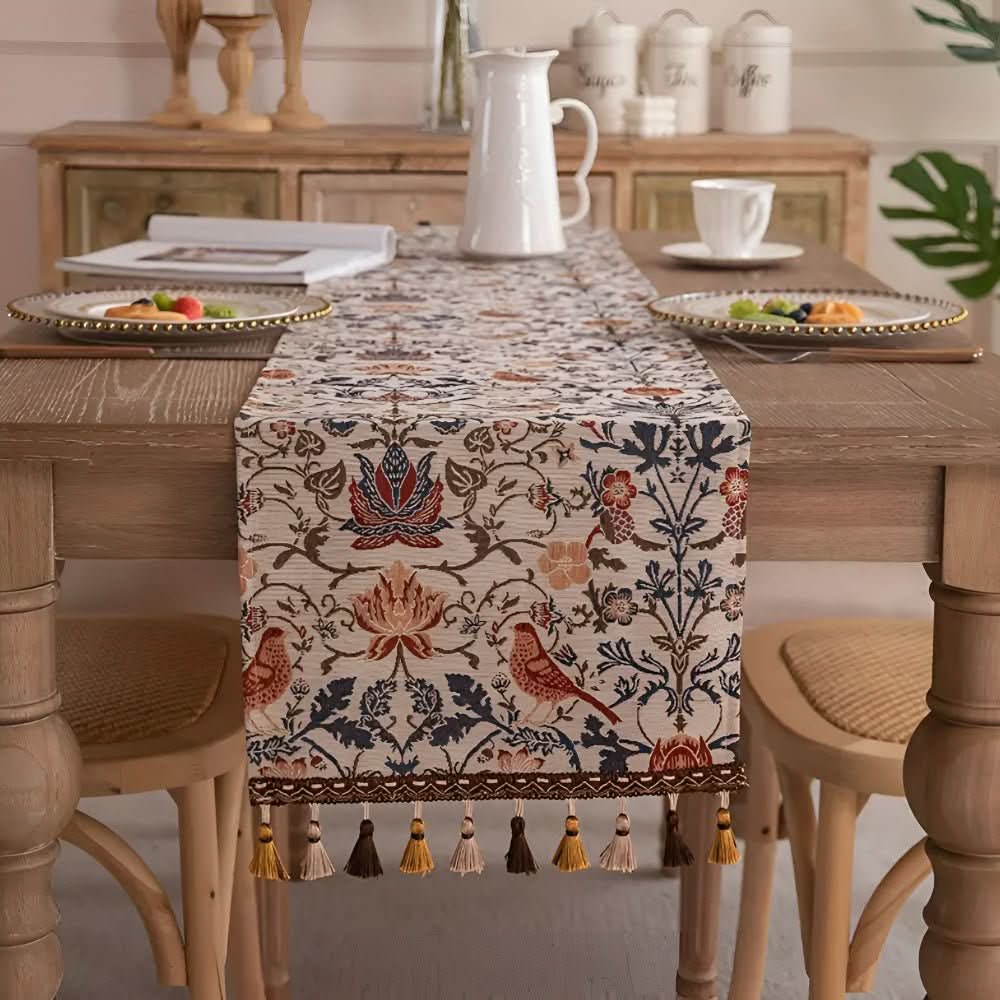 Tischläufer mit Blumen- und Vogelmotiv für rustikale Eleganz 3