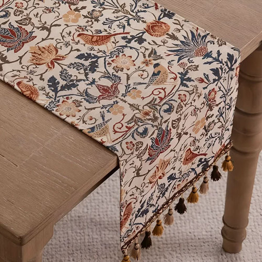 Tischläufer mit Blumen- und Vogelmotiv für rustikale Eleganz 4