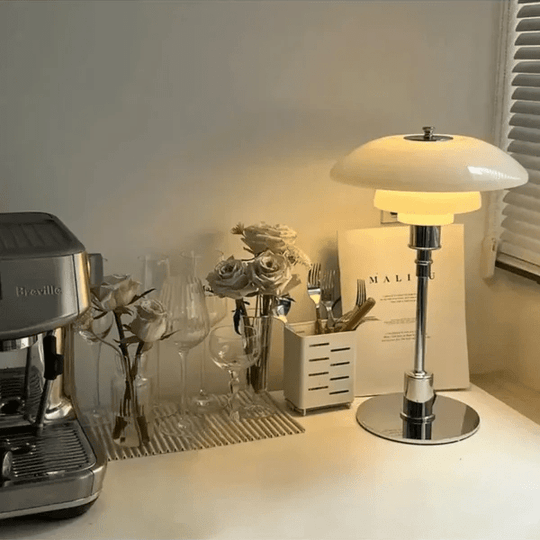 Tischleuchte im skandinavischen Design mit dimmbarem Licht 0