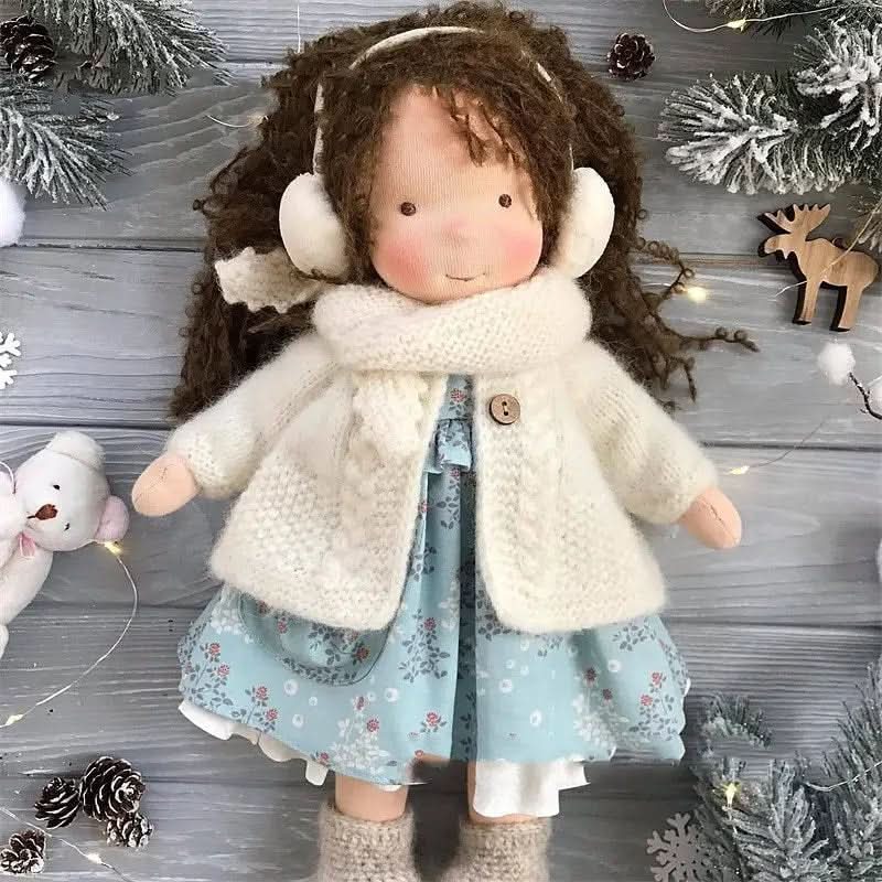 Waldorfpuppe mit Zubehör für Kinder 1