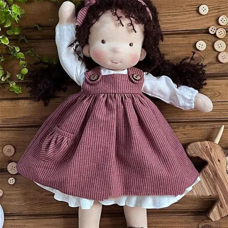 Waldorfpuppe mit Zubehör für Kinder 11