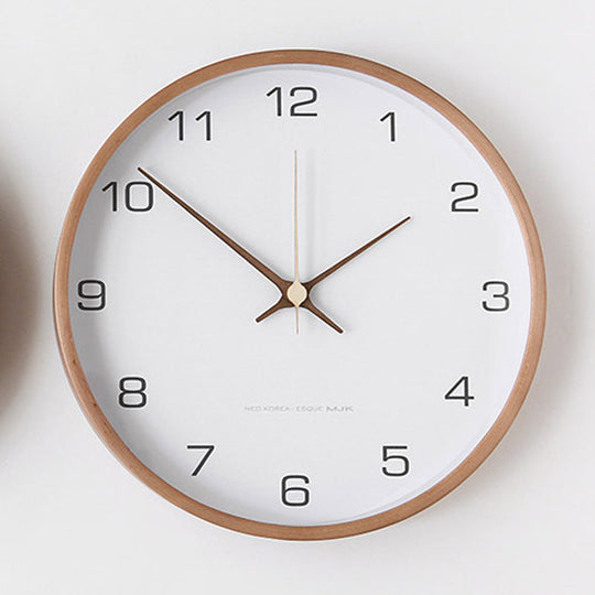 Wanduhr aus Holz im minimalistischen Design 9
