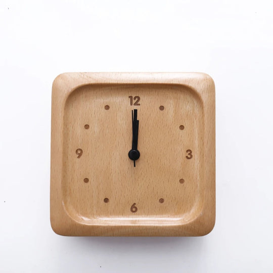 Wecker aus Buchenholz im minimalistischen Stil 4