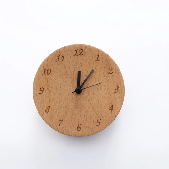 Wecker aus Buchenholz im minimalistischen Stil 5