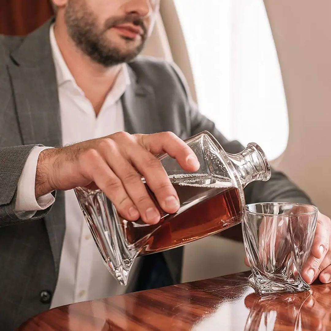 Whiskey Set Elegante Karaffe Mit Gläsern Und Zubehör 2