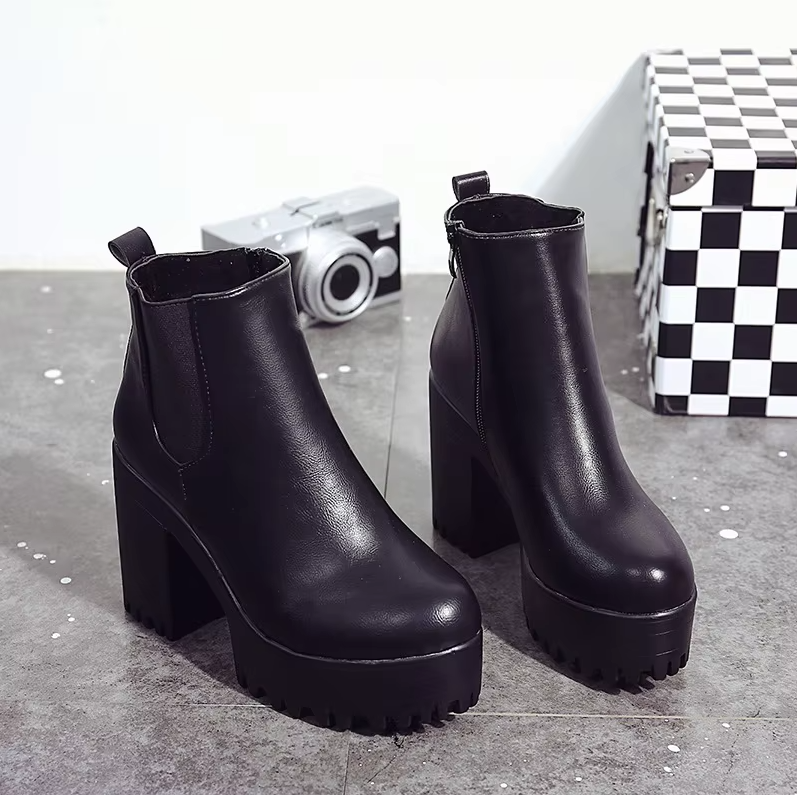 Hochhackige Damenstiefel