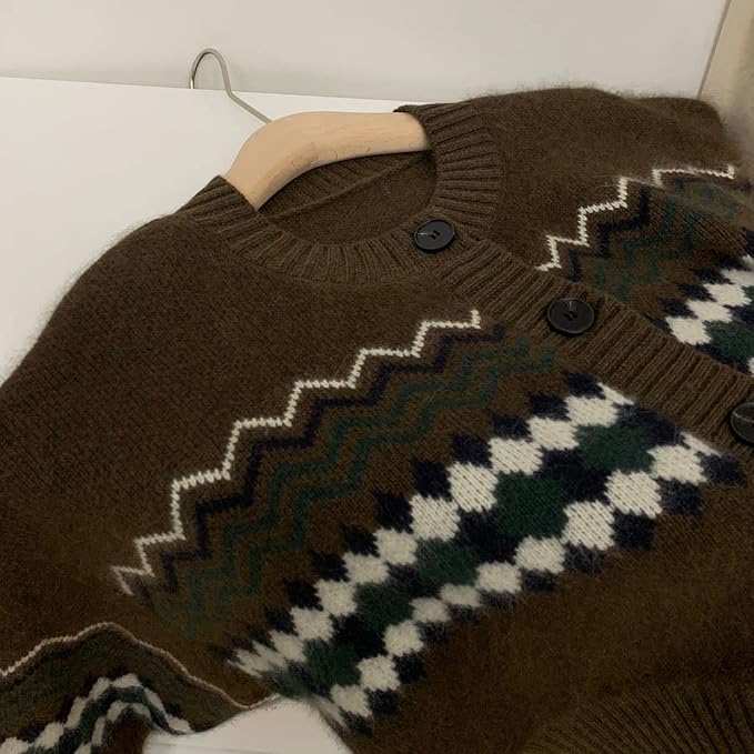 Strickjacke mit langen Ärmeln und Knöpfen