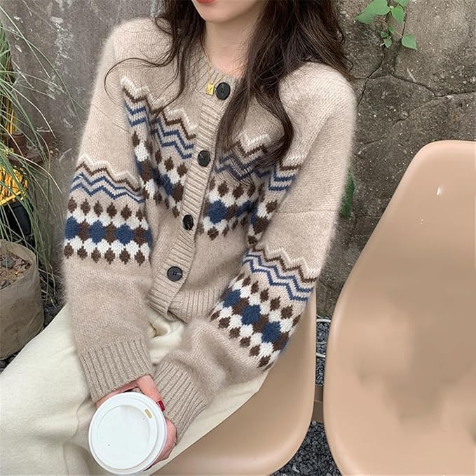 Strickjacke mit langen Ärmeln und Knöpfen