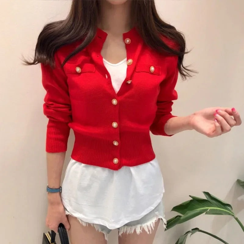 Damenstrickjacke mit einreihiger Knopfleiste