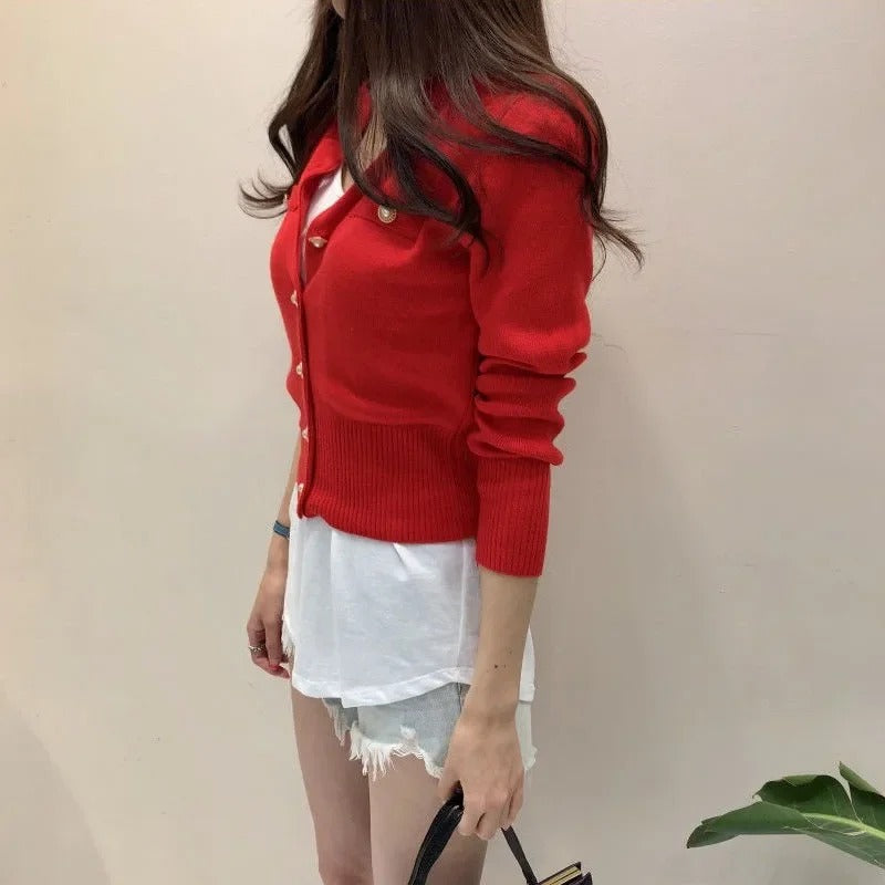 Damenstrickjacke mit einreihiger Knopfleiste