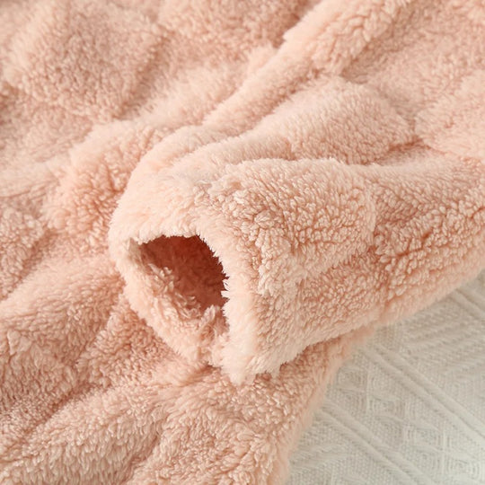 Kariertes Winter-Pyjama-Set für Frauen