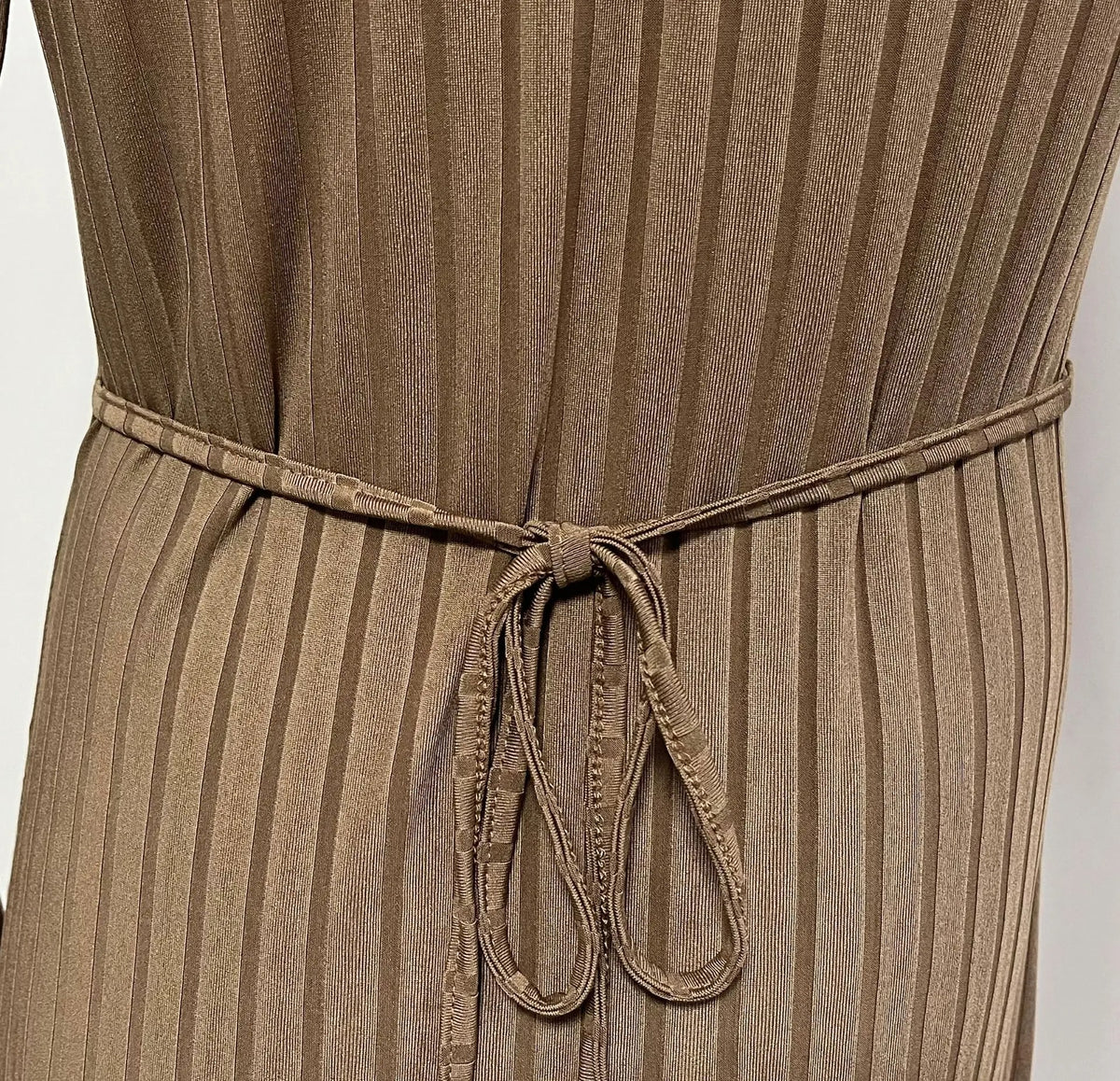 Klassisches lockeres Strickkleid für Damen