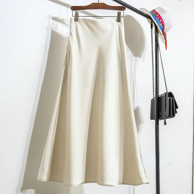 Schmal geschnittenes Damenkleid aus Satin mit Kordelzug