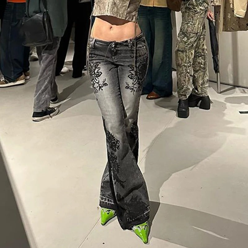 Denim-Hose mit niedriger Taille und Blumendruck