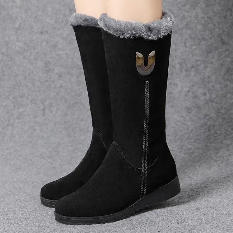 Hohe Pelzstiefel für Frauen
