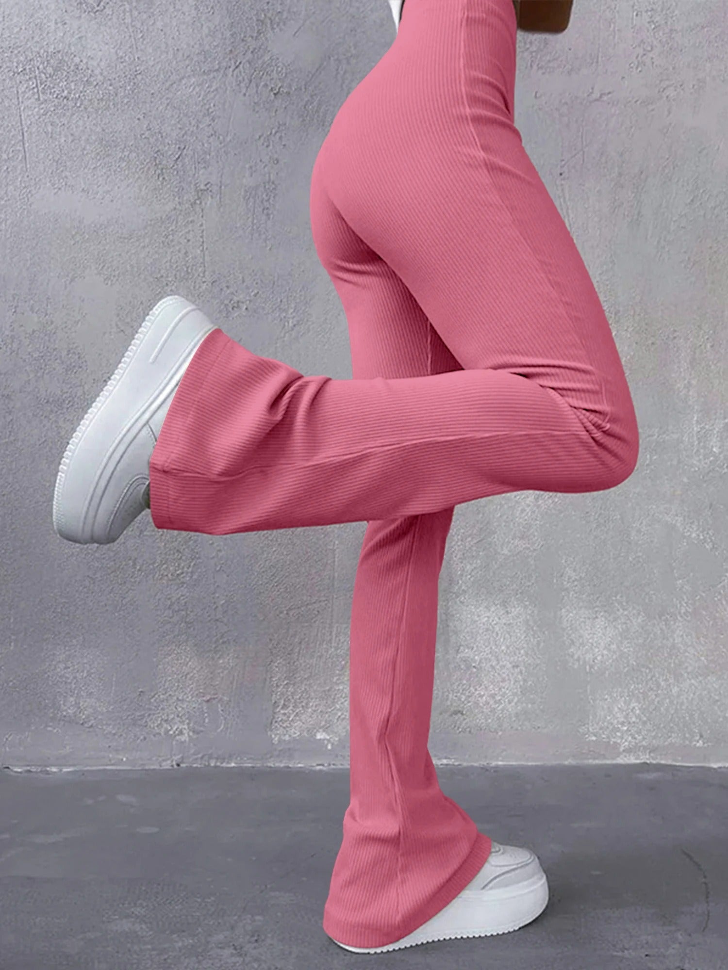 Gerippte Damenhose mit hoher Taille