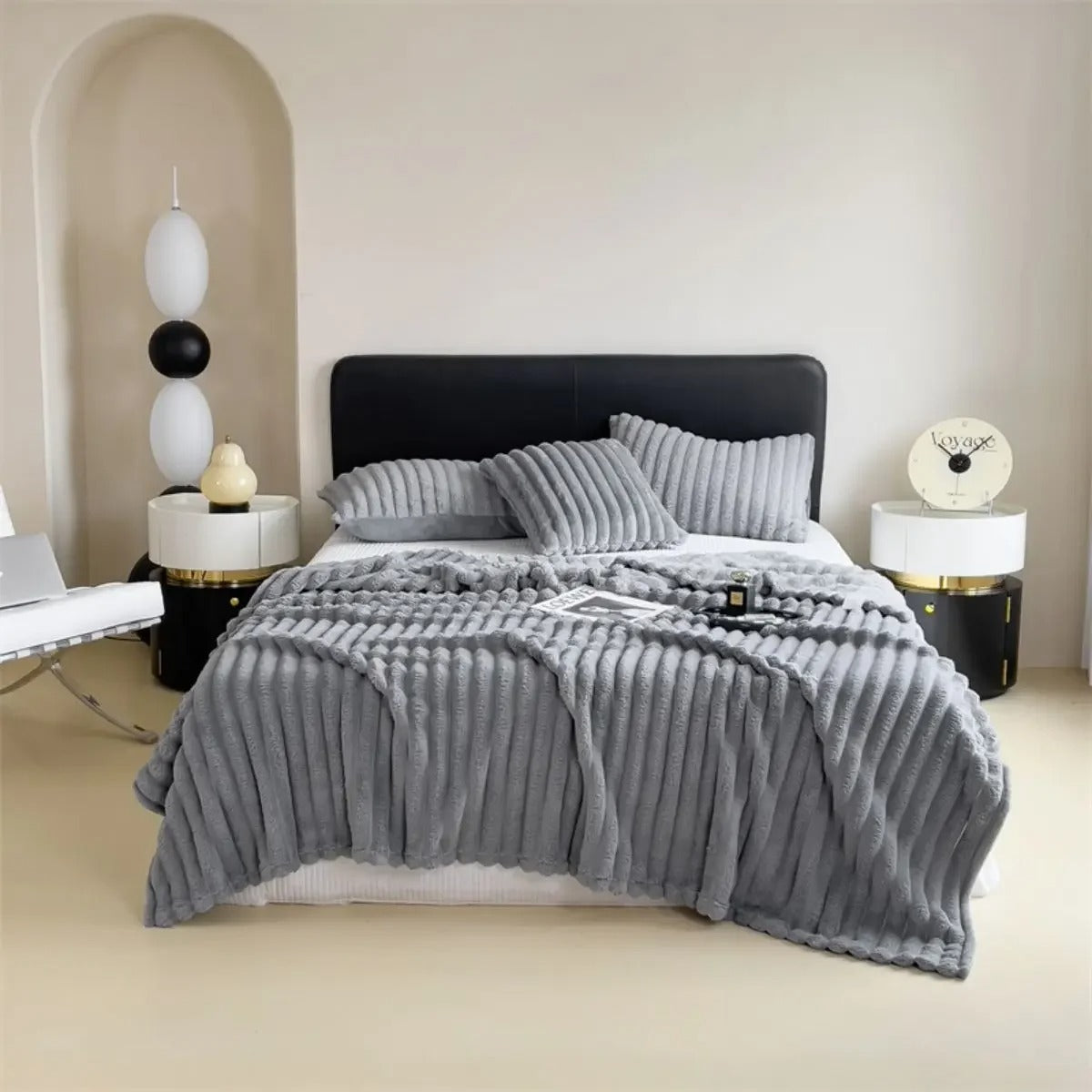 Multifunktionale Decke mit dicken Streifen