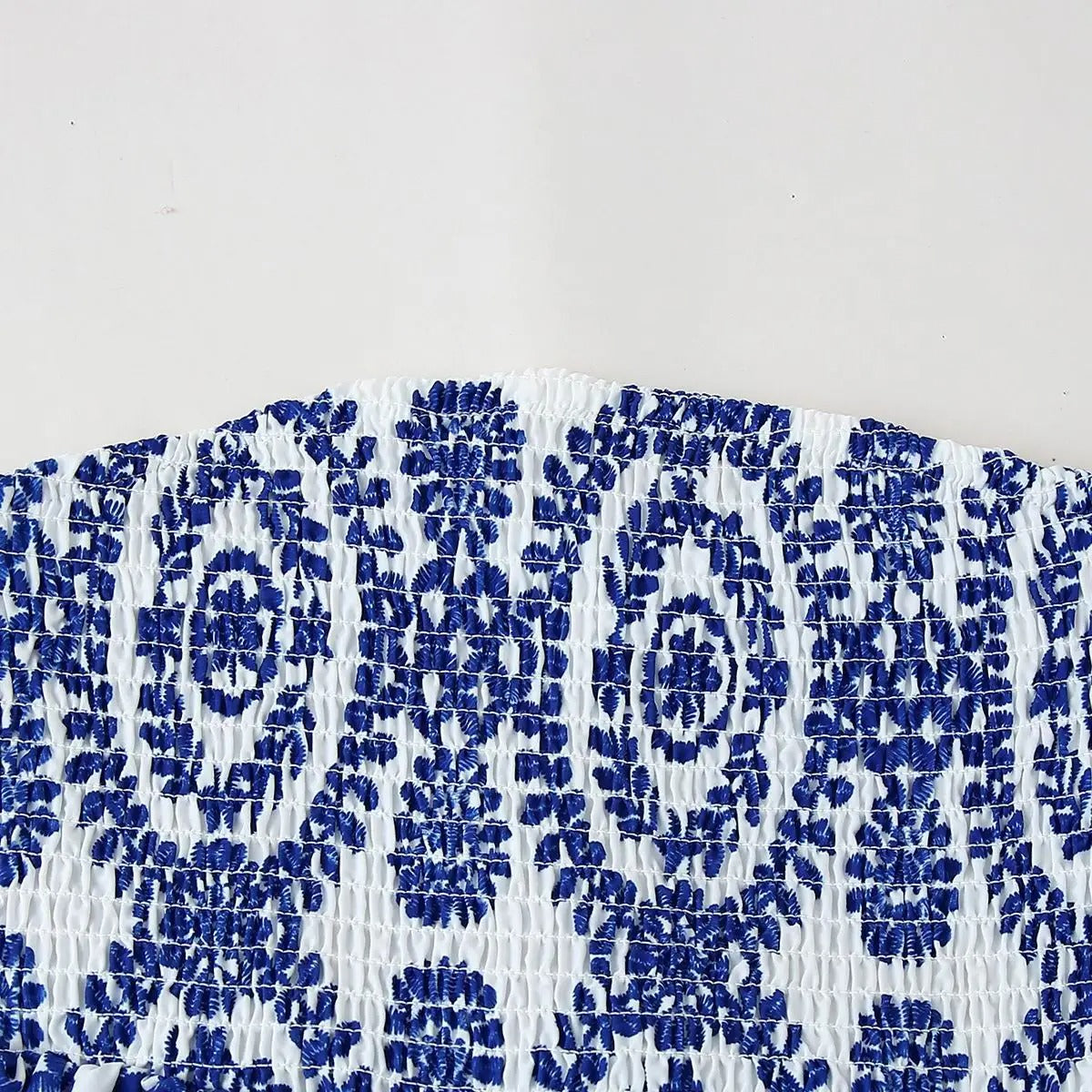 Bauchfreies Oberteil mit Blumenmuster und Rüschen