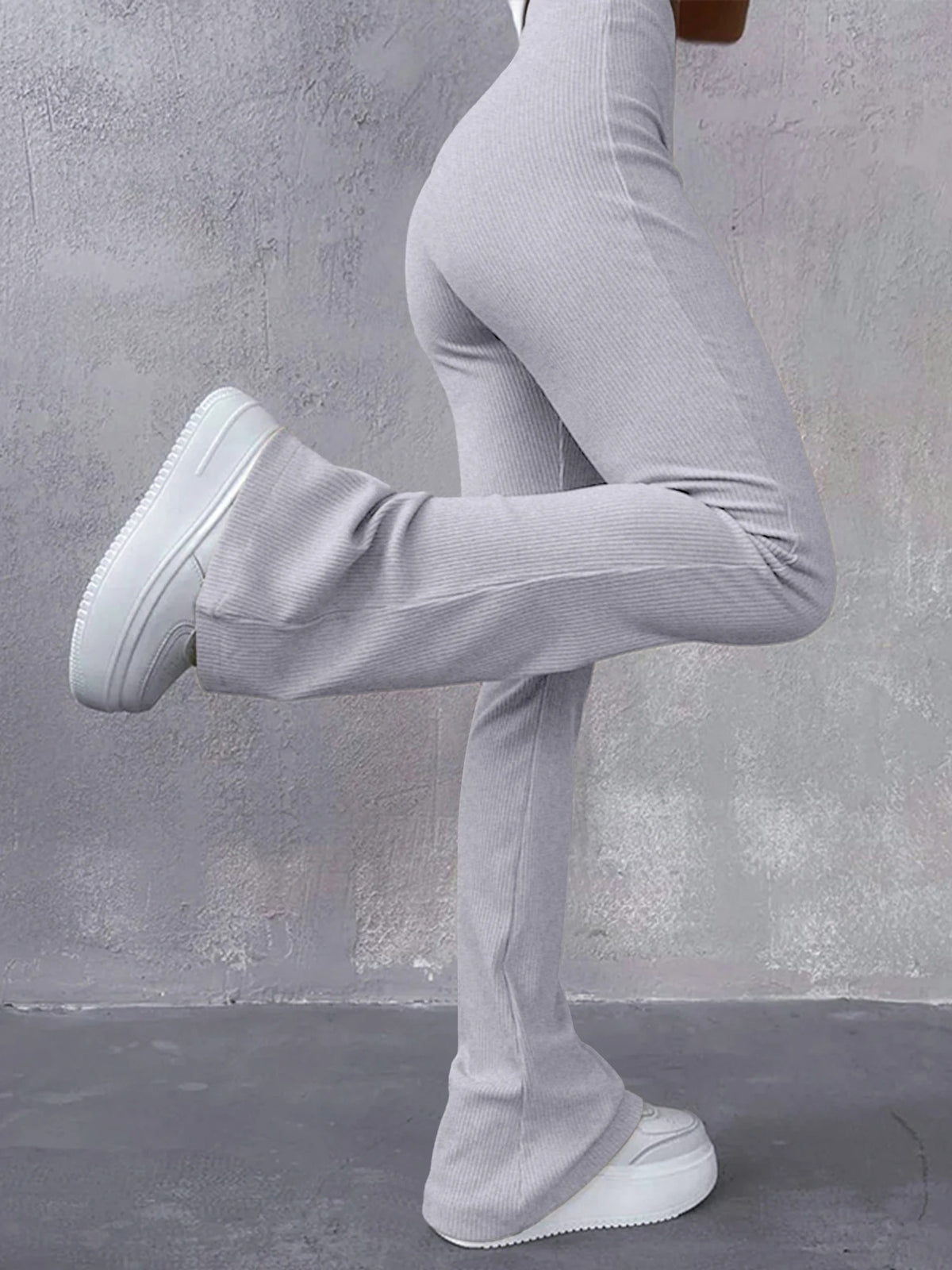 Gerippte Damenhose mit hoher Taille