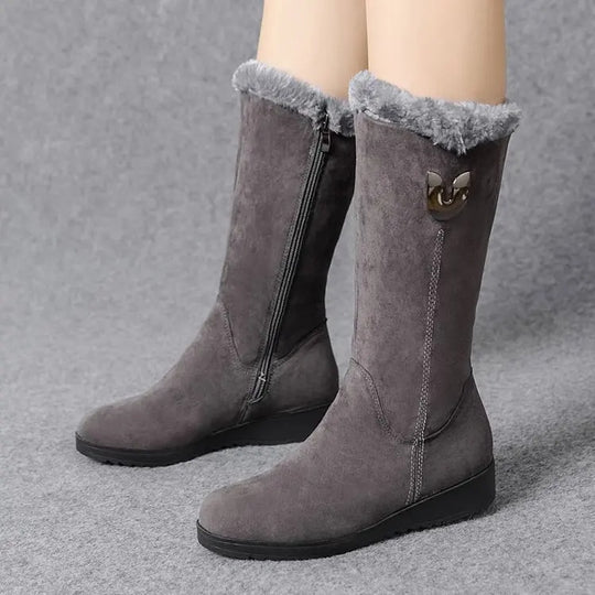 Hohe Pelzstiefel für Frauen