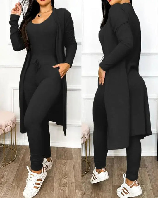 Overall und Jacke mit Tasche und Kordelzug
