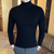 Herrenpullover mit schmalem Rollkragen