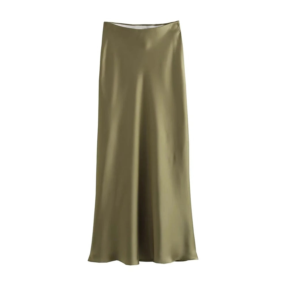 Frauen fließender Satin-Midi-Rock