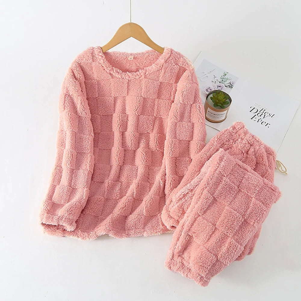 Kariertes Winter-Pyjama-Set für Frauen