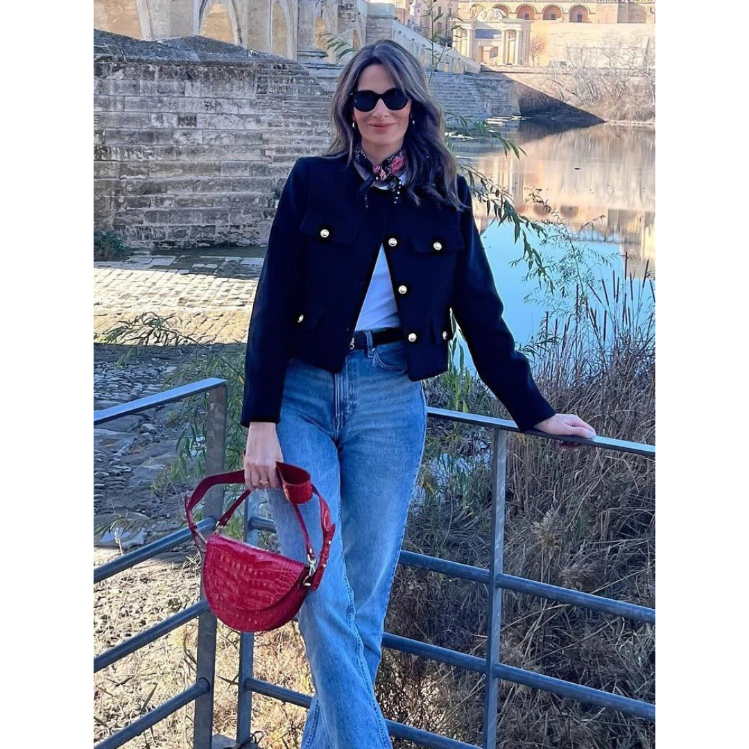 Damenjacken mit Rundhalsausschnitt und Revers